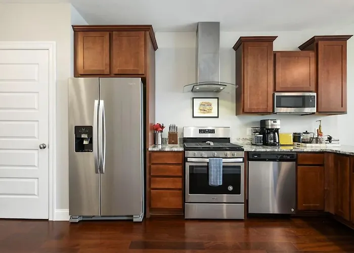 Hostwise - The Washington At Chatham - Free Parking, Private Gym, Skyline Views! Apartment Pittsburgh
