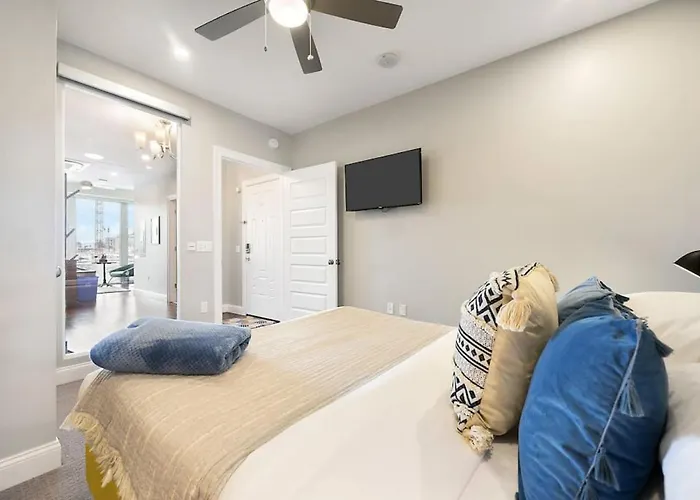 Apartment Hostwise - The Washington At Chatham - Free Parking, Private Gym, Skyline Views! Pittsburgh